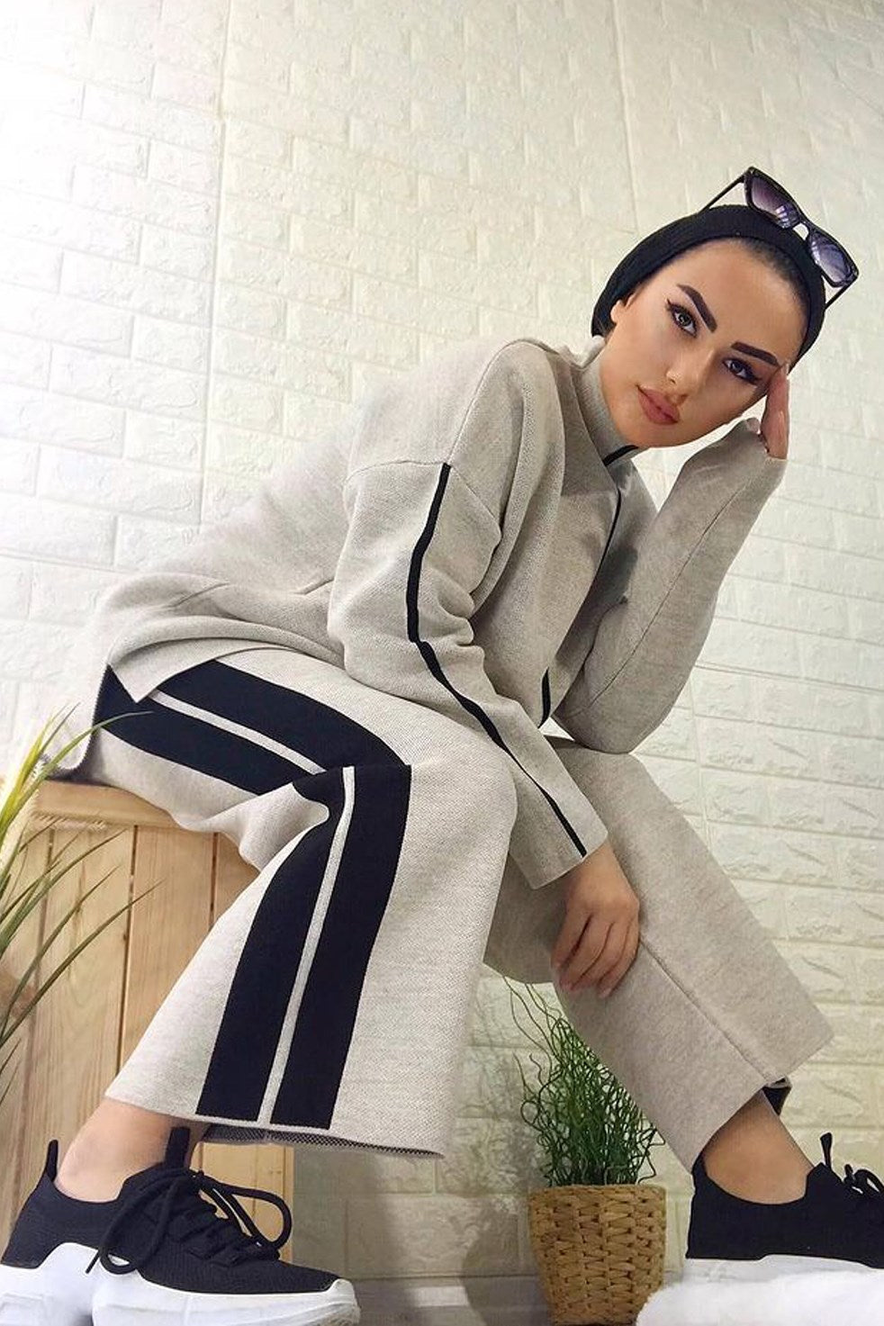 Sweatpants and Pullover with Stripe Detailing - Beige