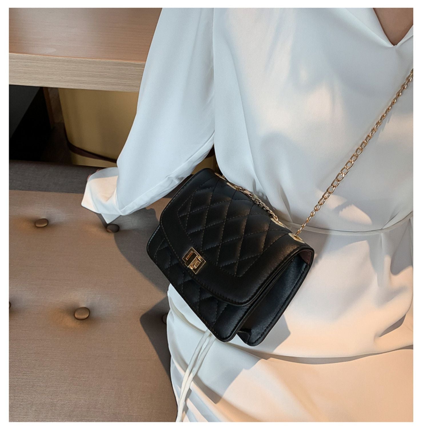 Small shoulder bag with chain strap Black