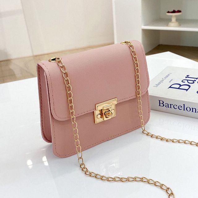 Small shoulder bag with chain strap Pink